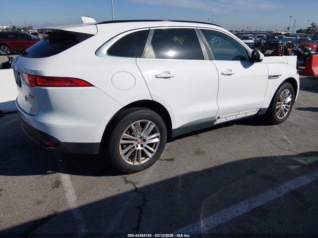 2018 JAGUAR F-PACE SADCK2FN0JA298345 Photo 3