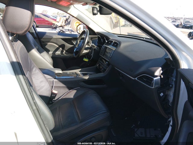 2018 JAGUAR F-PACE SADCK2FN0JA298345 Photo 4