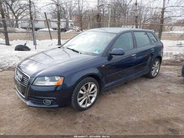 2011 AUDI A3 WAUBEAFM6BA022072 Photo 1
