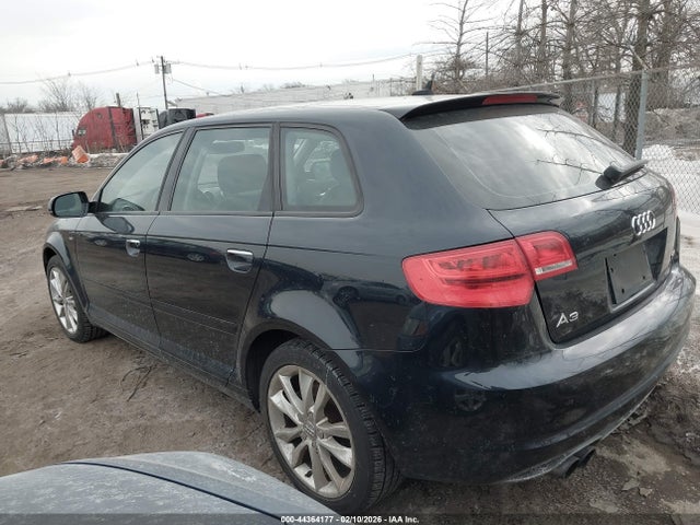 2011 AUDI A3 WAUBEAFM6BA022072 Photo 2