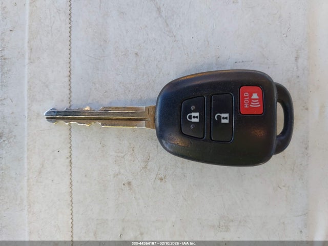 JTMZFREV0HJ102483 Toyota RAV4 LE