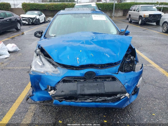 JTDKDTB37F1088926 Toyota Prius C Three
