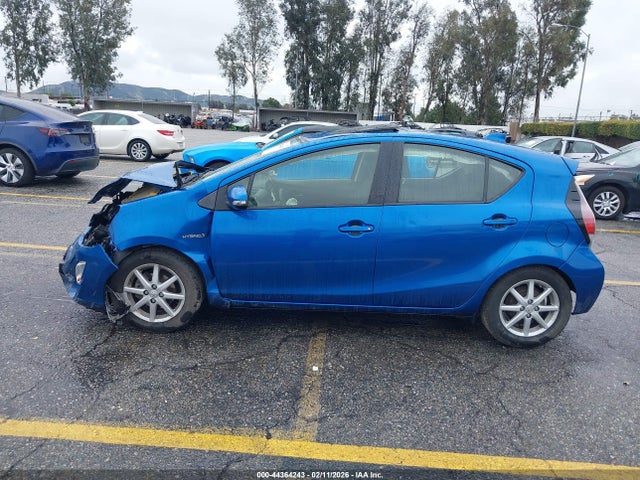 JTDKDTB37F1088926 Toyota Prius C Three