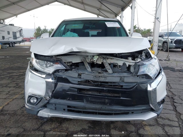 JA4AD3A3XJZ004745 Mitsubishi Outlander Se