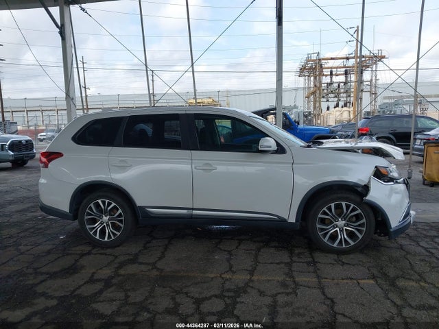 JA4AD3A3XJZ004745 Mitsubishi Outlander Se