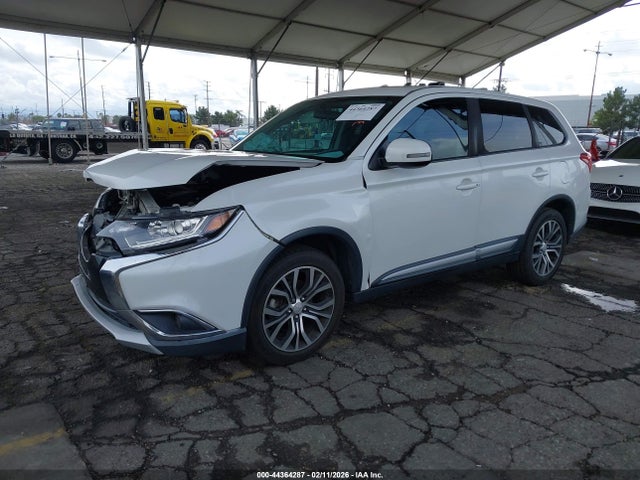 JA4AD3A3XJZ004745 Mitsubishi Outlander Se