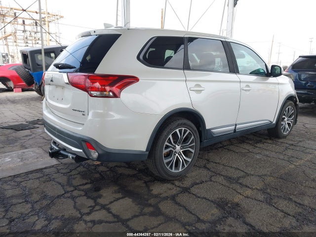 JA4AD3A3XJZ004745 Mitsubishi Outlander Se
