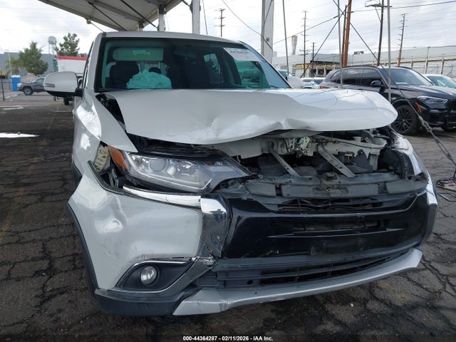 JA4AD3A3XJZ004745 Mitsubishi Outlander Se