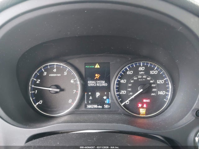 JA4AD3A3XJZ004745 Mitsubishi Outlander Se