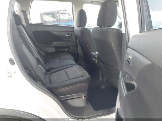 JA4AD3A3XJZ004745 Mitsubishi Outlander Se