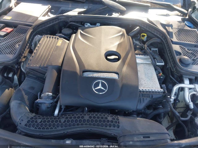 2015 Mercedes-benz C 300 4matic მანქანა იყიდება აუქციონზე, vin: 55SWF4KB3FU072740, აუქციონის ნომერი: 44364342
