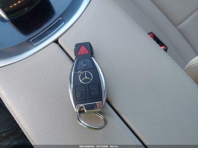2015 Mercedes-benz C 300 4matic მანქანა იყიდება აუქციონზე, vin: 55SWF4KB3FU072740, აუქციონის ნომერი: 44364342