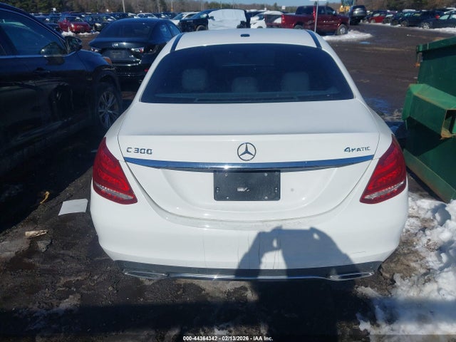 2015 Mercedes-benz C 300 4matic მანქანა იყიდება აუქციონზე, vin: 55SWF4KB3FU072740, აუქციონის ნომერი: 44364342