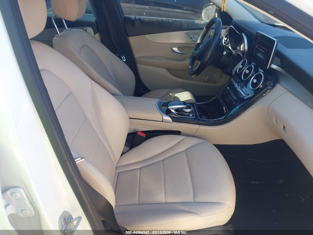 2015 Mercedes-benz C 300 4matic მანქანა იყიდება აუქციონზე, vin: 55SWF4KB3FU072740, აუქციონის ნომერი: 44364342