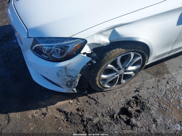 2015 Mercedes-benz C 300 4matic მანქანა იყიდება აუქციონზე, vin: 55SWF4KB3FU072740, აუქციონის ნომერი: 44364342