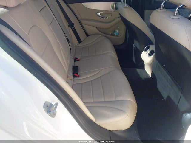 2015 Mercedes-benz C 300 4matic მანქანა იყიდება აუქციონზე, vin: 55SWF4KB3FU072740, აუქციონის ნომერი: 44364342