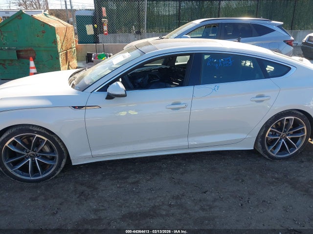 2024 Audi A5 Sportback Premium 45 Tfsi S Line Quattro S Tronic მანქანა იყიდება აუქციონზე, vin: WAUDACF54RA117443, აუქციონის ნომერი: 44364413