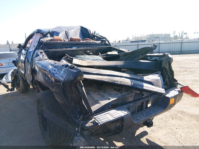 5TFAY5F12KX858218 Toyota Tundra 1794 5.7l V8