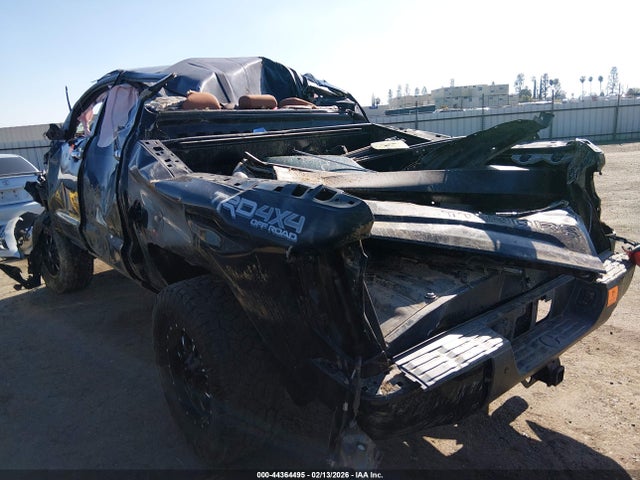 5TFAY5F12KX858218 Toyota Tundra 1794 5.7l V8