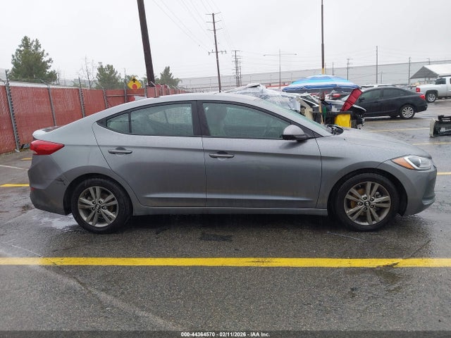 5NPD84LF9JH307575 Hyundai ELANTRA SEL