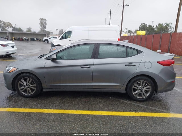 5NPD84LF9JH307575 Hyundai ELANTRA SEL