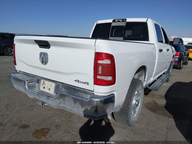 3C6UR5CJ1NG271989 RAM 2500 Tradesman 4x4 6&#039;4 Box