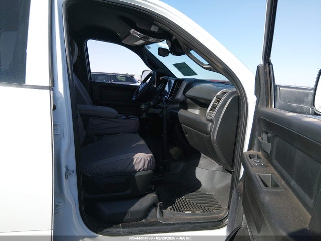 3C6UR5CJ1NG271989 RAM 2500 Tradesman 4x4 6&#039;4 Box