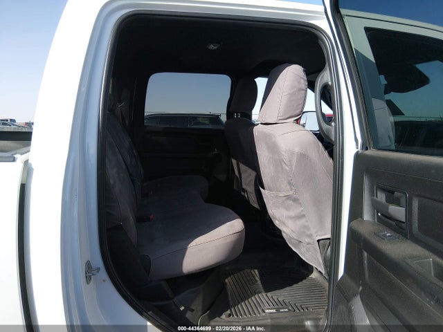 3C6UR5CJ1NG271989 RAM 2500 Tradesman 4x4 6&#039;4 Box