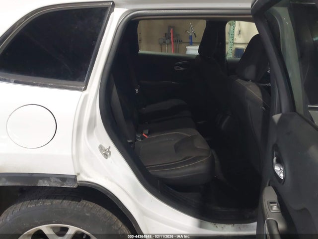 1C4PJMCBXFW696663 Jeep Cherokee Latitude