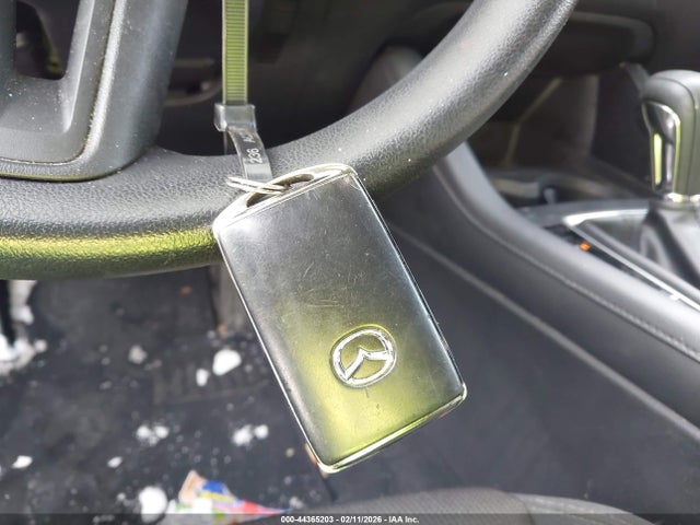 JM1BPAJL8N1508477 Mazda Mazda3 2.5 S