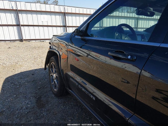 1C4RJFBG4JC378940 Jeep Grand Cherokee Sterling Edition 4x4