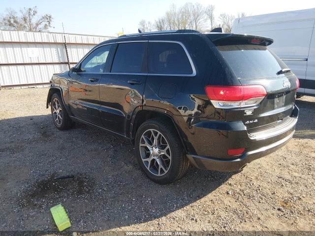 1C4RJFBG4JC378940 Jeep Grand Cherokee Sterling Edition 4x4