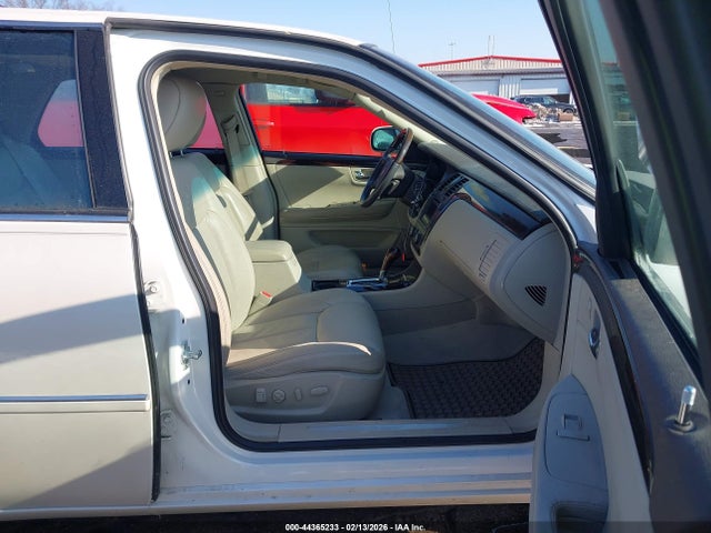 2011 CADILLAC DTS 1G6KH5E60BU125901 Photo 4