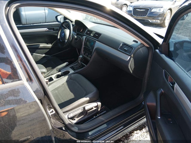 1VWLA7A38KC004355 Volkswagen Passat 2.0t Wolfsburg Edition