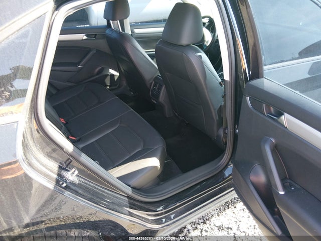 1VWLA7A38KC004355 Volkswagen Passat 2.0t Wolfsburg Edition