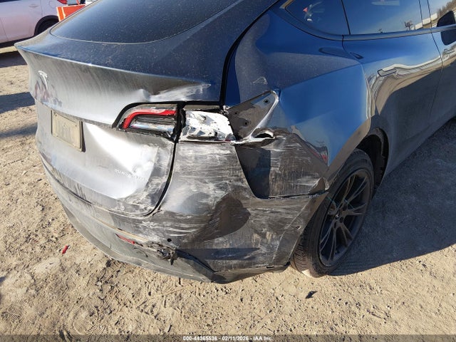 44365536 :رقم المزاد ، 7SAYGDEE7NF460973 vin ، 2022 Tesla Model Y Long Range Dual Motor All-wheel Drive مزاد بيع