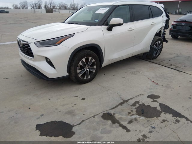 5TDGZRAH1MS532745 Toyota Highlander Xle