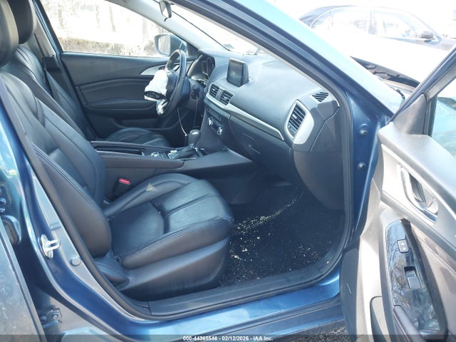 44365546 :رقم المزاد ، 3MZBN1V31JM214042 vin ، 2018 Mazda Mazda3 Touring مزاد بيع