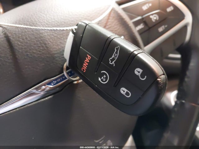 2015 Chrysler 200 Limited მანქანა იყიდება აუქციონზე, vin: 1C3CCCAB5FN750905, აუქციონის ნომერი: 44365908