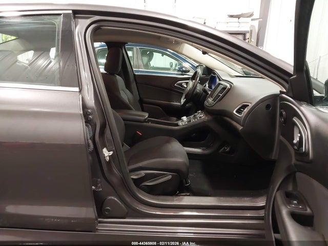 2015 Chrysler 200 Limited მანქანა იყიდება აუქციონზე, vin: 1C3CCCAB5FN750905, აუქციონის ნომერი: 44365908