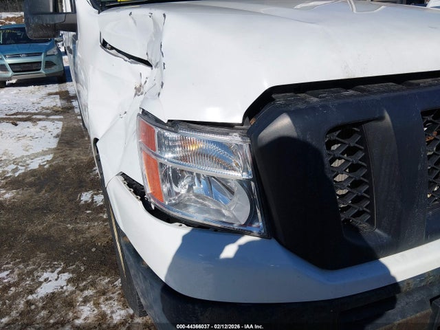 1N6BF0KY7HN804253 Nissan Nv Cargo Nv2500 Hd S V6