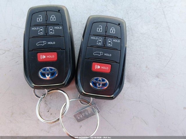 5TDZRKEC0RS189495 Toyota Sienna Limited
