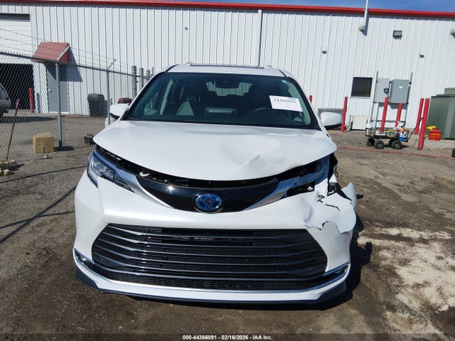 5TDZRKEC0RS189495 Toyota Sienna Limited