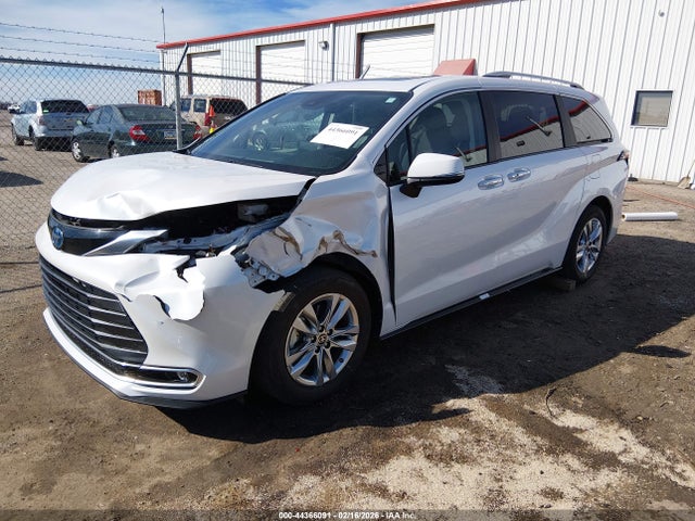 5TDZRKEC0RS189495 Toyota Sienna Limited
