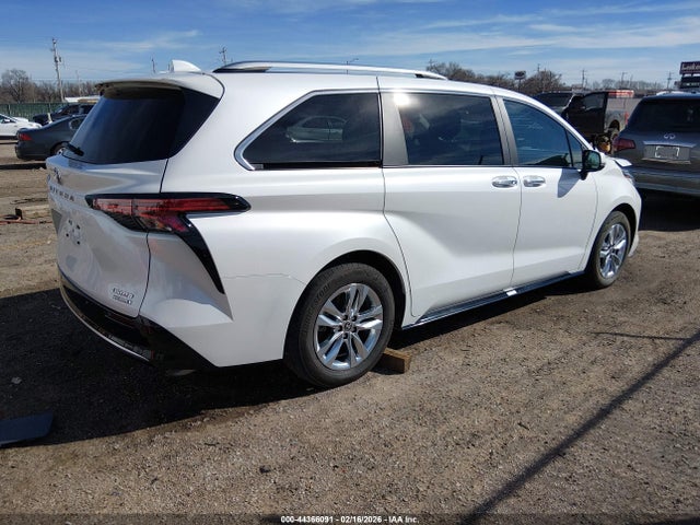 5TDZRKEC0RS189495 Toyota Sienna Limited