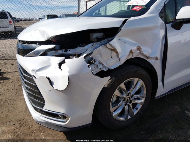 5TDZRKEC0RS189495 Toyota Sienna Limited