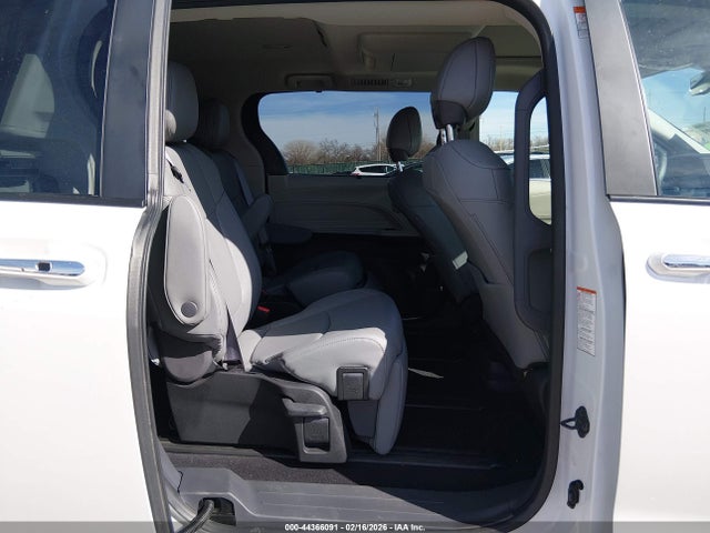 5TDZRKEC0RS189495 Toyota Sienna Limited