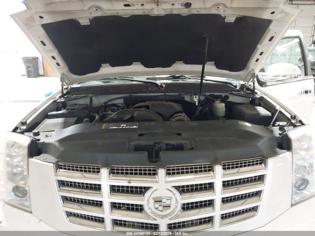 Продаж на аукціоні авто 2010 Cadillac Escalade Esv Premium, vin: 1GYUKJEF3AR208332, номер лоту: 44366104