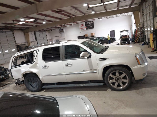 Продаж на аукціоні авто 2010 Cadillac Escalade Esv Premium, vin: 1GYUKJEF3AR208332, номер лоту: 44366104