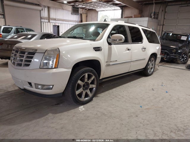 Продаж на аукціоні авто 2010 Cadillac Escalade Esv Premium, vin: 1GYUKJEF3AR208332, номер лоту: 44366104